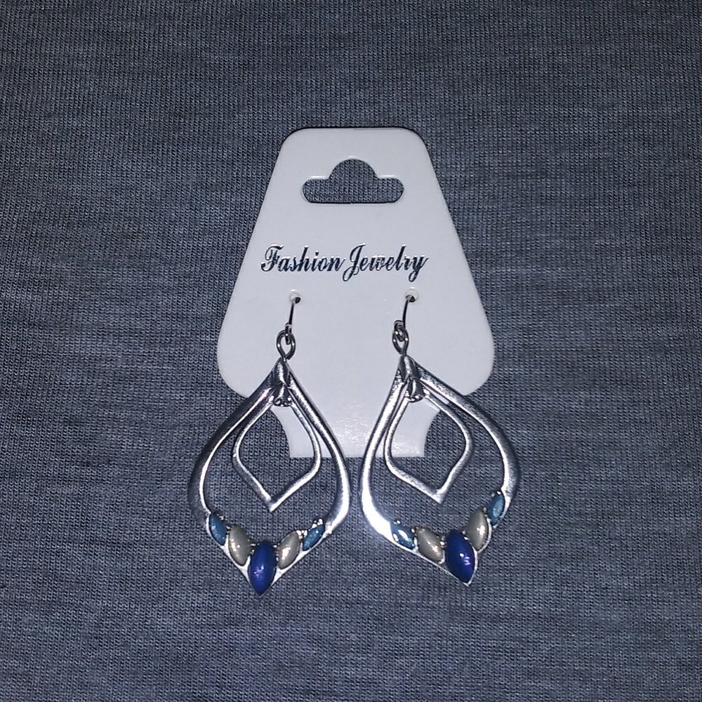 💜Silver abstract dangles.